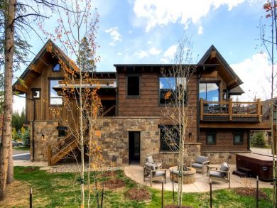 Four Bedroom Upscale Ski Home Perfect for Entertaining
